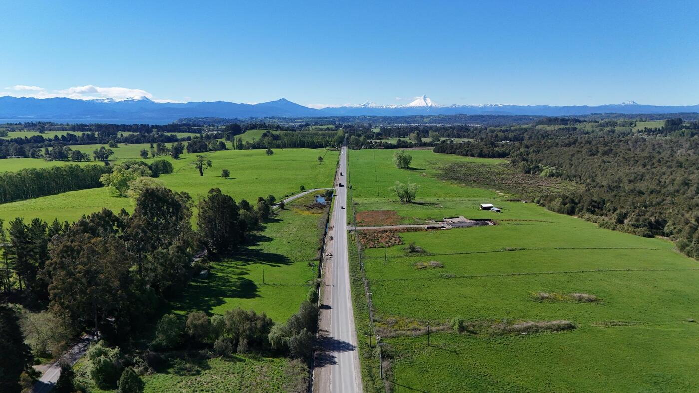 Ruta recta hacia la cordillera